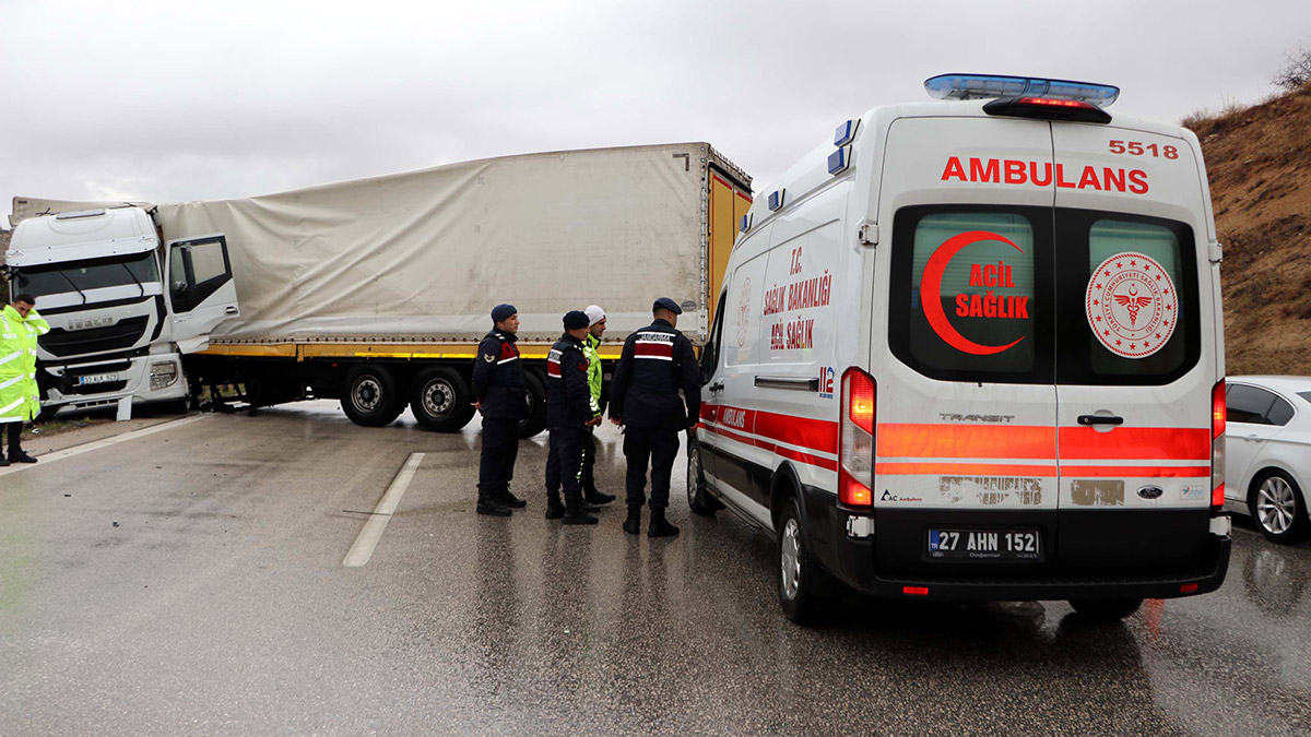 Gaziantep'te zincirleme kaza; 6 yaralı