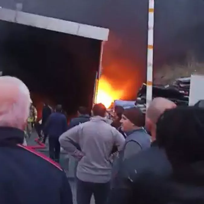 Esenyurt'ta kauçuk fabrikasında yangın