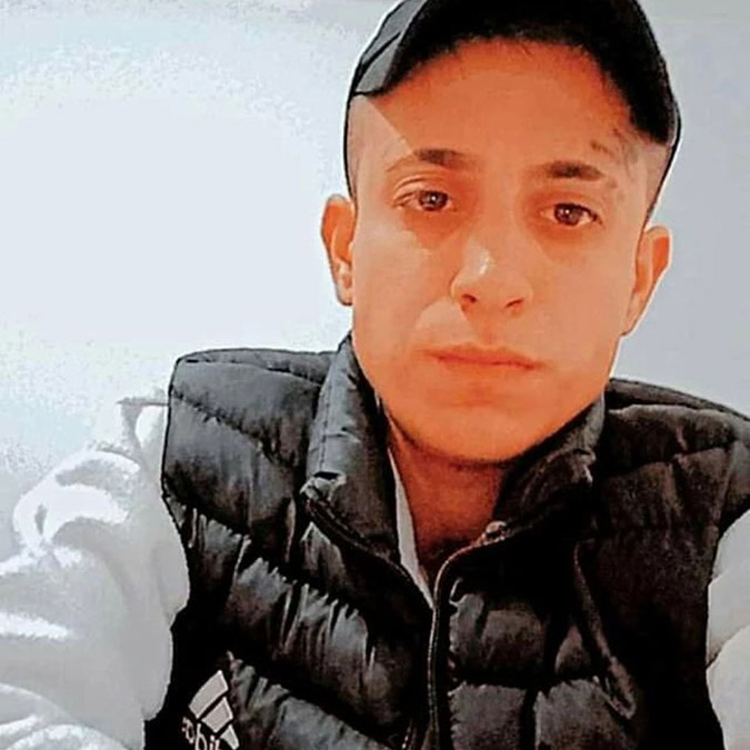 Şişli'de 3 kişi kafalarından vurulmuş halde ölü bulundu. Olay, Kuştepe Mahallesi Zeytinlik Sokak'ta 18.00 sıralarında meydana geldi.