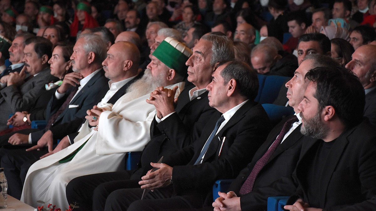 Alevi-Bektaşi inancını 16'ncı yüzyılda Macaristan'da temsil eden, eski Osmanlı dervişi, tarihsel-inançsal önder Gül Baba'yı konu alan, 'Tarihsel - İnançsal Kimliği ile Gül Baba, Zaviyesi ve Türbesi' isimli 3 ciltlik kitabın tanıtım galası yapıldı.