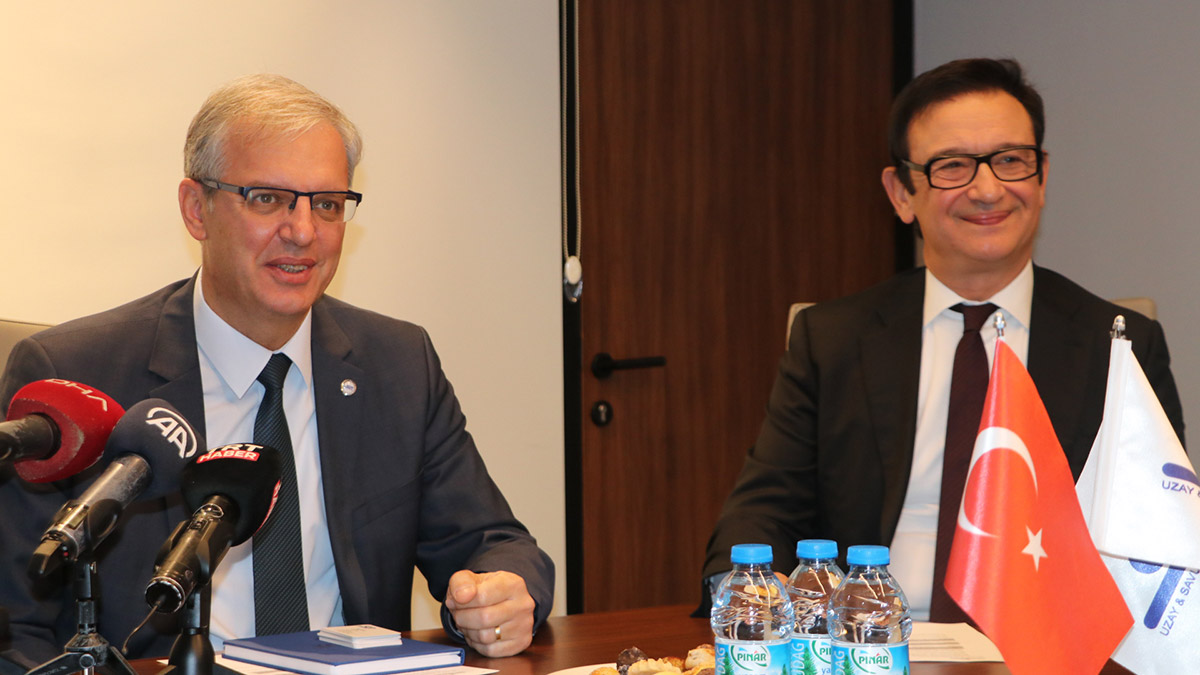 SDT Uzay ve Savuma Teknolojileri Genel Müdürü Ömer Korkut, Güney Kore'nin 5'inci nesil savaş uçağı programının, uçaklar arası simülasyon verilerinin aktarılması, kol içi bilgilerinin paylaşılmasını sağlayan data linkini geliştirip, teslim ettiklerini söyledi.