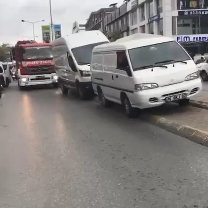 Hatalı parklar nedeniyle itfaiye ilerleyemedi