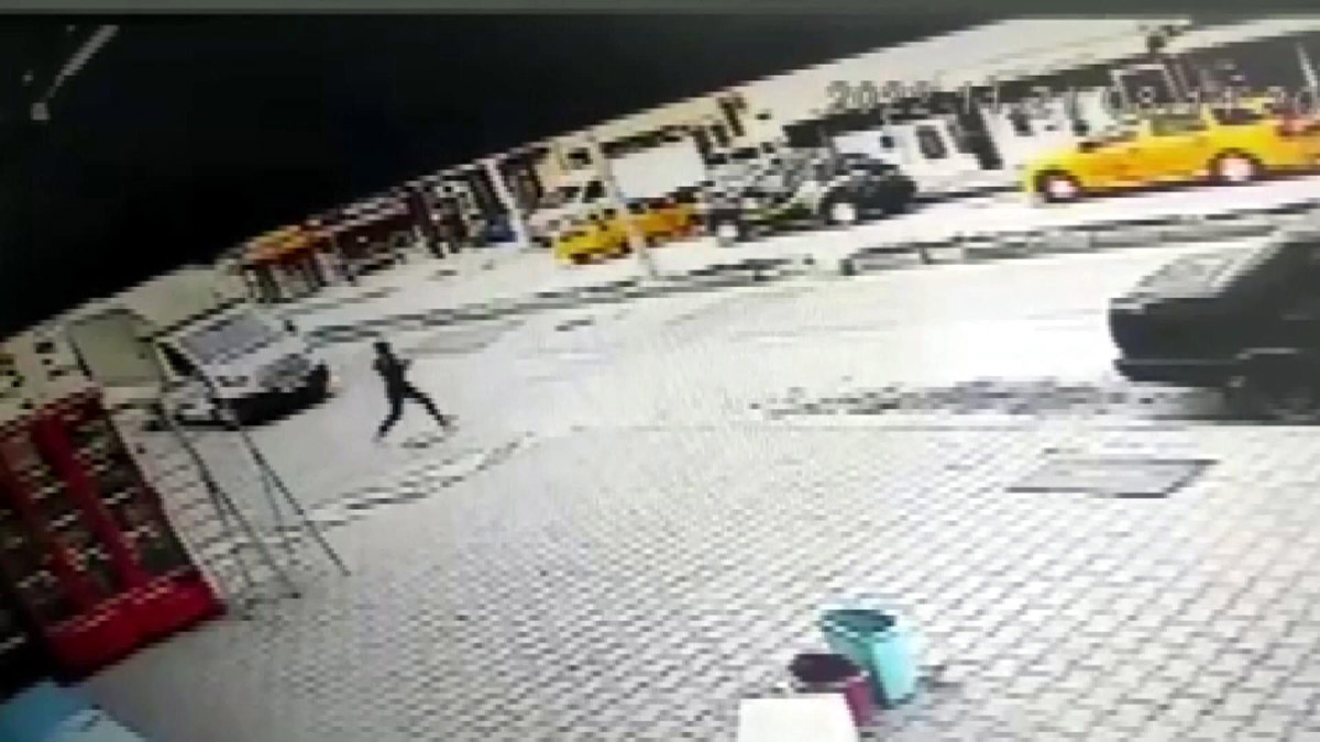 Hafif ticari aracın çarptığı Ayşe ağır yaralandı