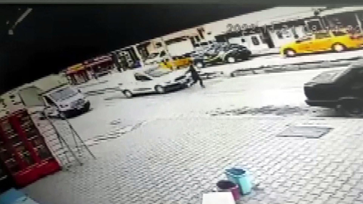 Hafif ticari aracın çarptığı Ayşe ağır yaralandı