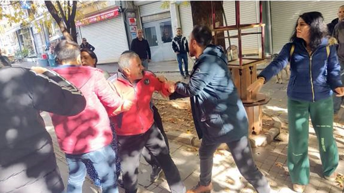 Pençe Kılıç Hava Harekatı'nı protesto eden gruba müdahale