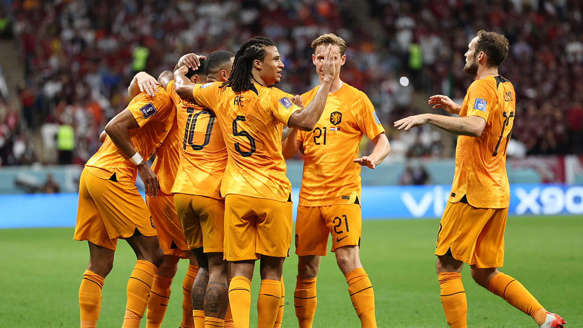 Hollanda ve Senegal son 16 turuna yükseldi