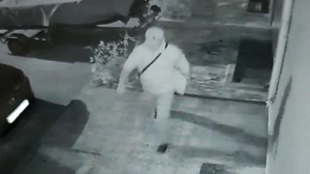 İzmir'in Bornova ilçesinde başından vurulmuş cesedi bulunan Hülya Şellavcı Yeğin'in (52) cinayet şüphelisi olarak aranırken 18 gün sonra yakalanan eşi Kaffar Yeğin cinayeti işlediğini itiraf etti.