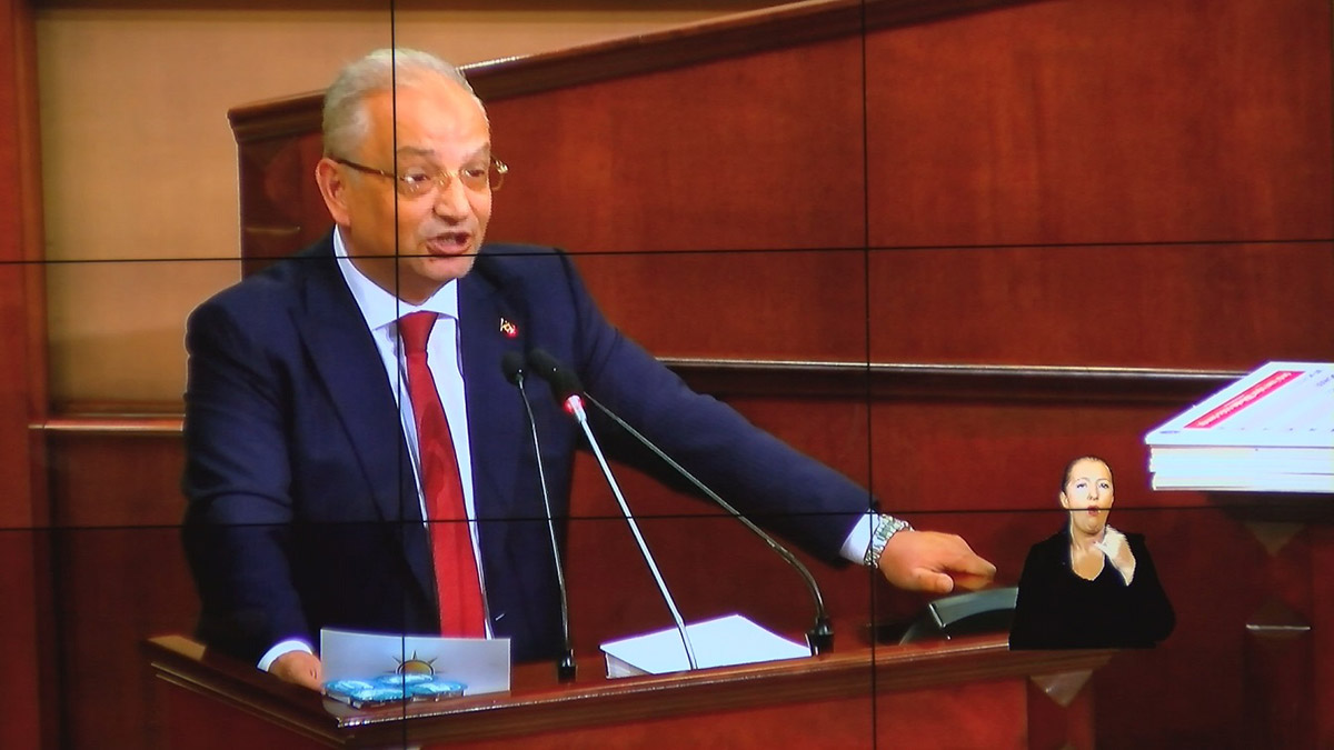 İstanbul Büyükşehir Belediye (İBB) Meclisi'nde yapılan görüşmelerde İETT'nin 2023 yılı bütçesi, 15 milyar 400 milyon lira olarak oy birliğiyle kabul edildi.