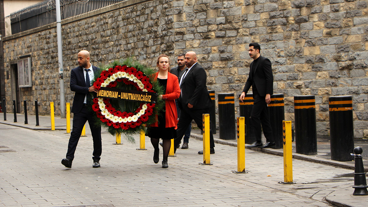 İngiltere Başkonsolosluğu'nda terör kurbanları anıldı