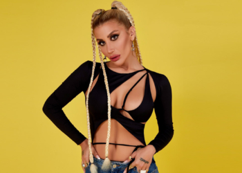 İrem Derici zirvenin tadını çıkarıyor!