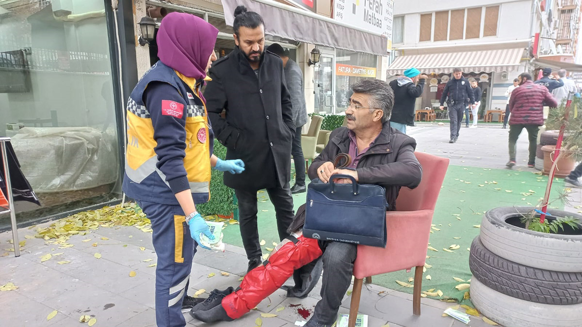 İş yerinin önünde silahlı saldırıya uğradı
