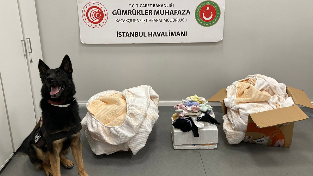 Bebek kıyafetlerine emdirilmiş uyuşturucu ele geçirildi