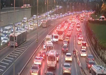 Okulların ara tatili sona erdi; Trafikte yoğunluk yaşandı