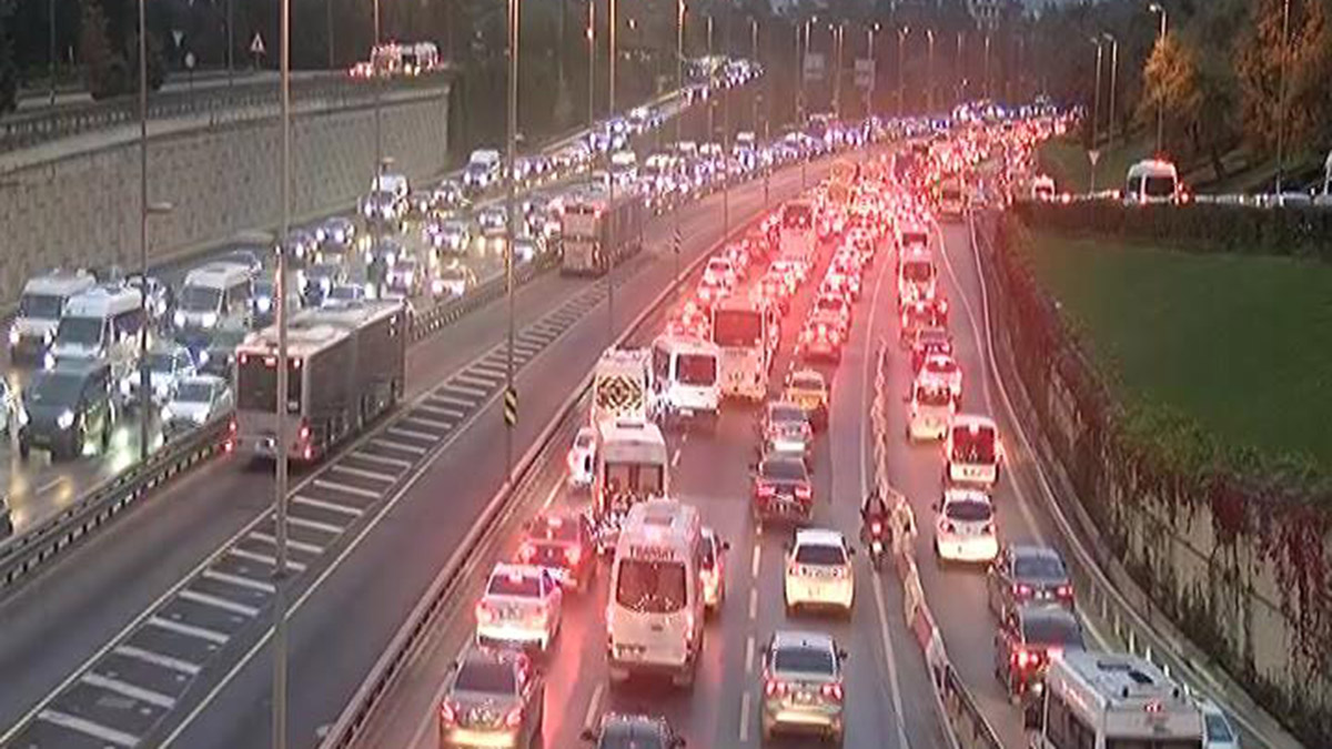 Okulların ara tatili sona erdi; Trafikte yoğunluk yaşandı