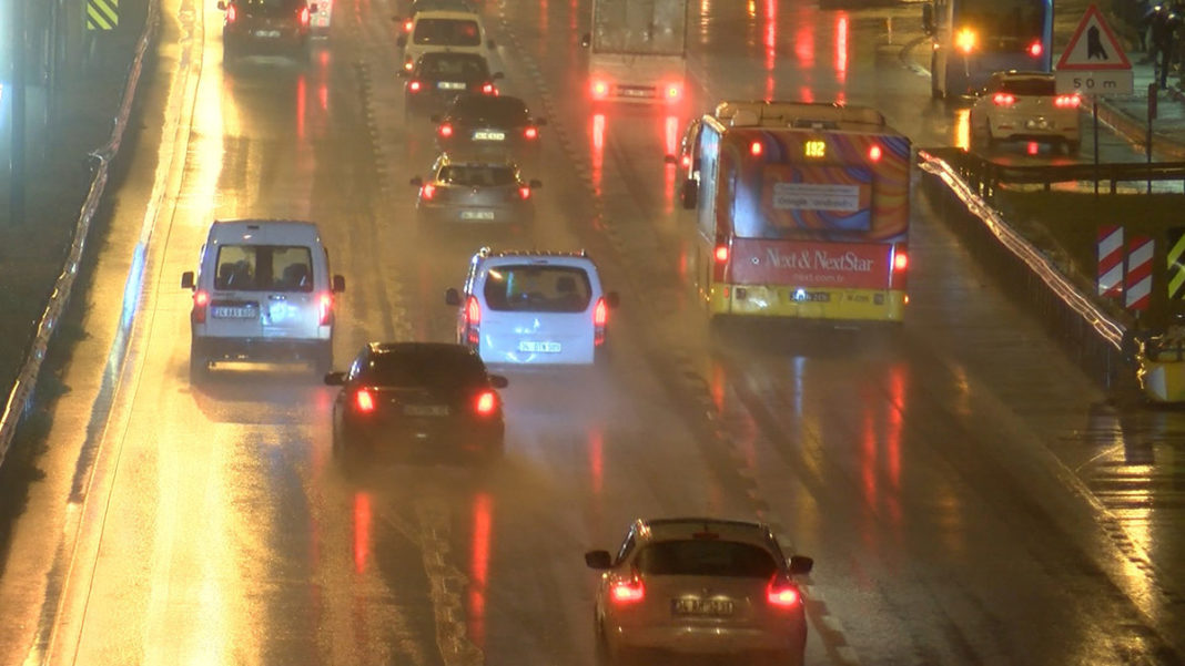 İstanbul'da yağmur başladı