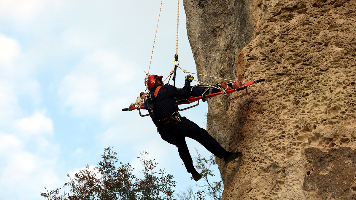 İtfaiye erlerine zorlu eğitim