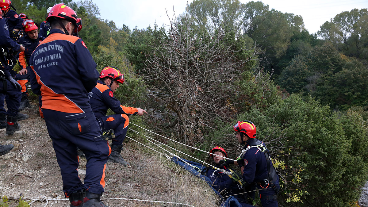 İtfaiye erlerine zorlu eğitim