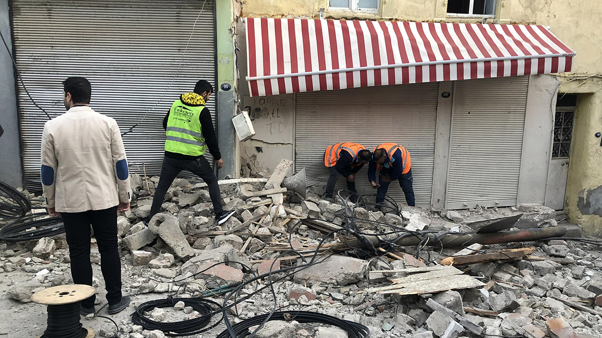 Depremde hasarın boyutu ortaya çıktı