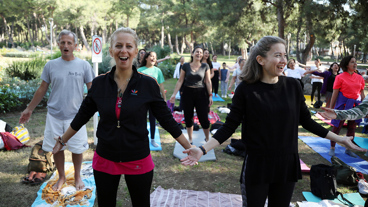 'Kahkaha yogası' ile enerji depoladılar