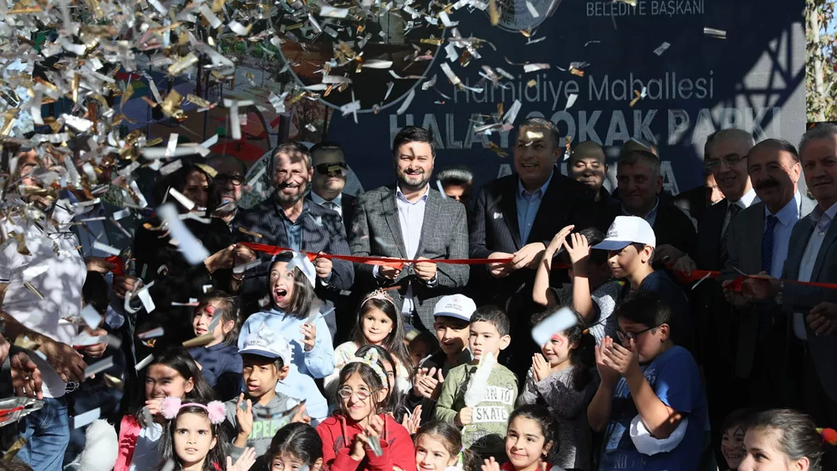 Kağıthane'de halay sokak parkı açıldı