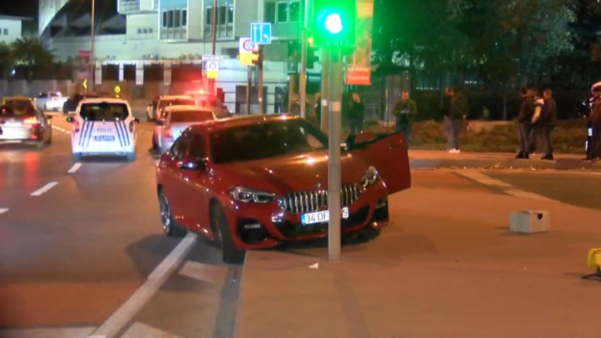 Lüks otomobile silahlı saldırı; 1 ölü