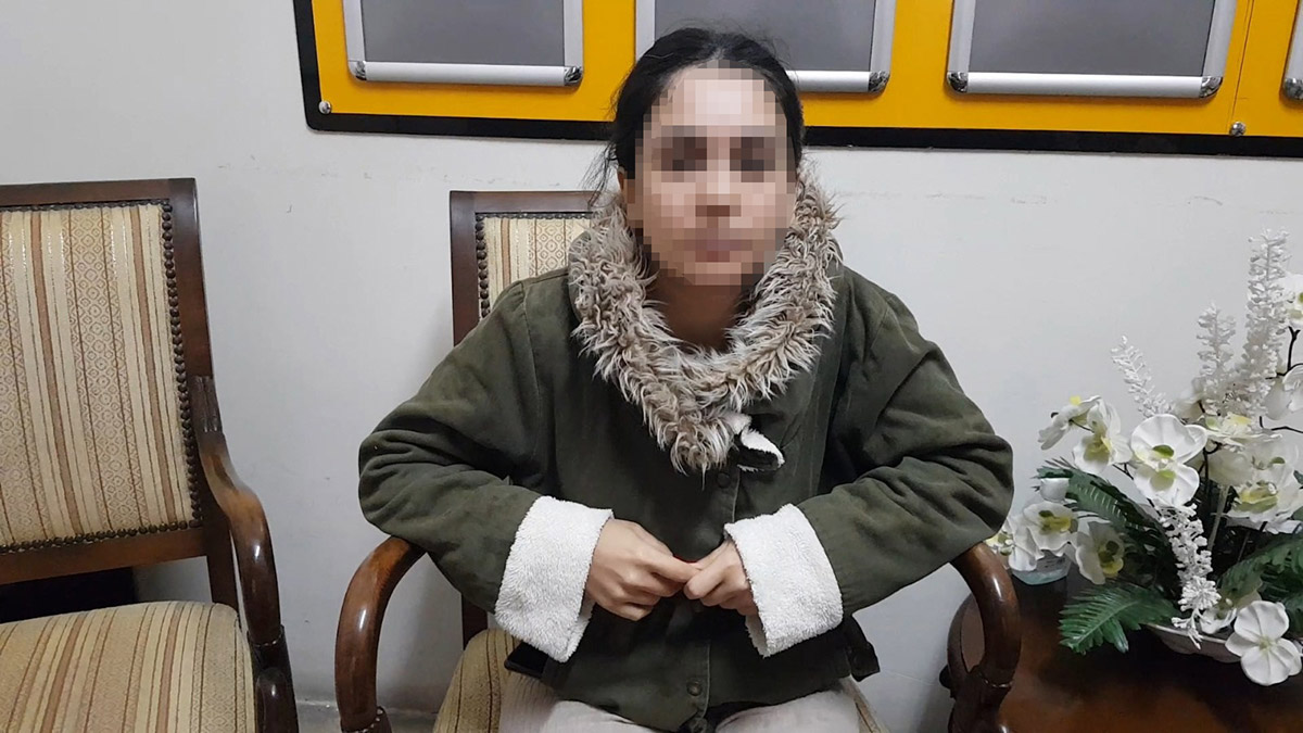 Hatay’ın İskenderun ilçesinde E.Ö (21) ve A.Ö (19) isimli kızlara sözlü tacizde bulunup, darbeden şüpheli, gözaltına alındı. Saldırı, güvenlik kamerasına yansıdı.