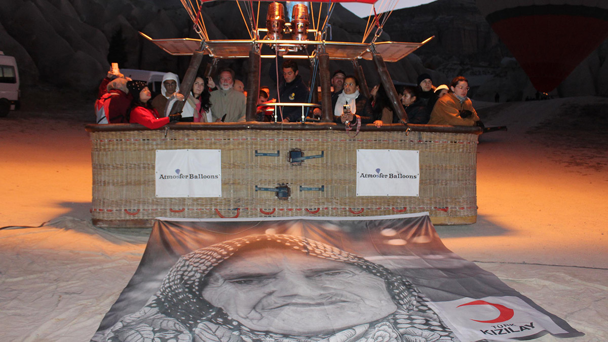 'İnsanlığın Yedi Yüzü' fotoğrafları Kapadokya semalarında