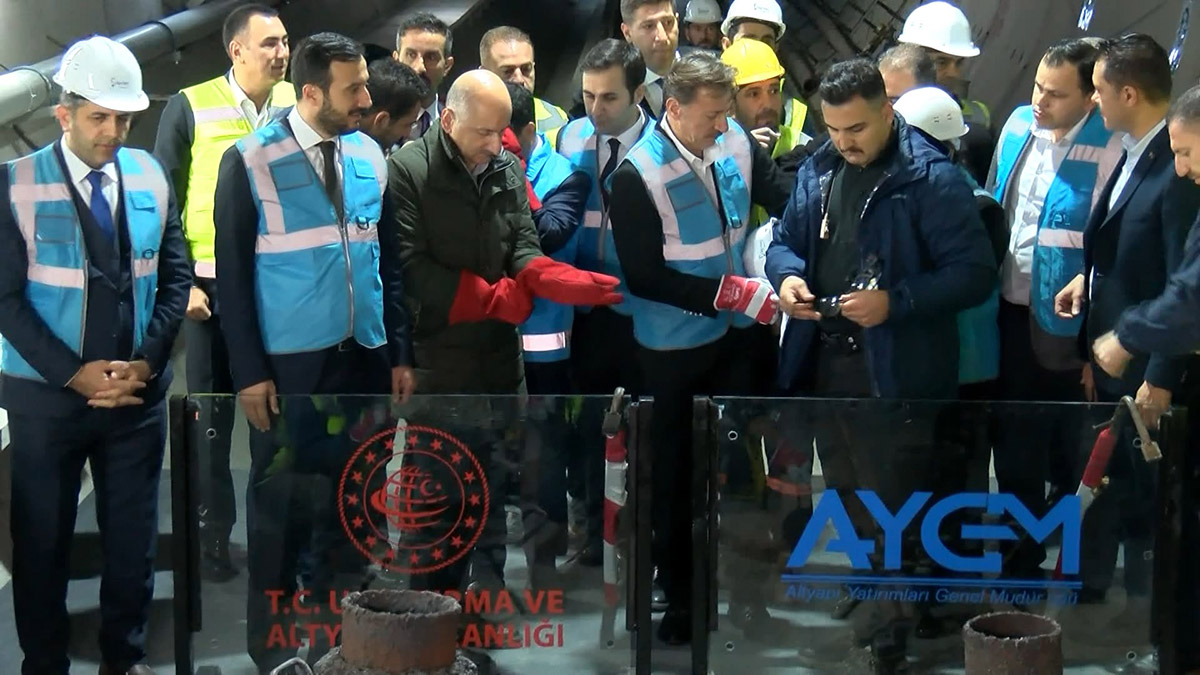 Mega projeleri hayata geçirmeye devam edeceğiz