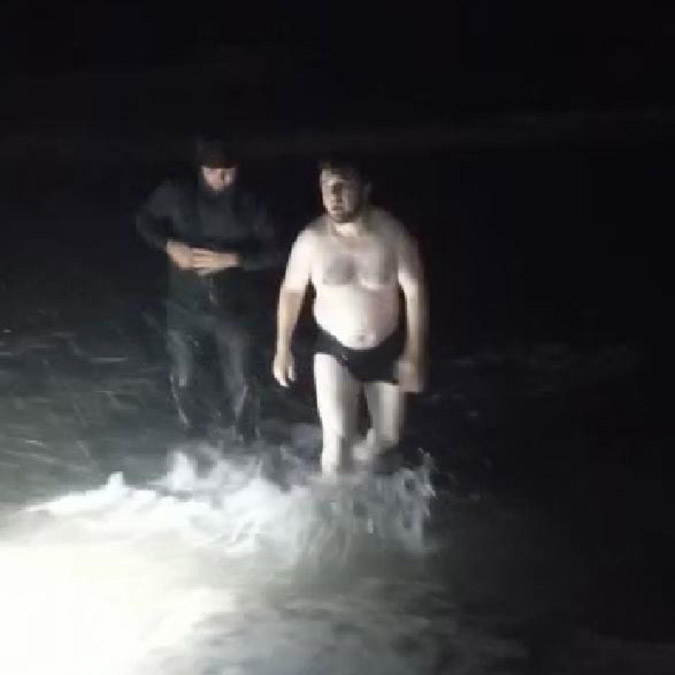 Karasu'da denize giren Rus vatandaşı gözden kayboldu