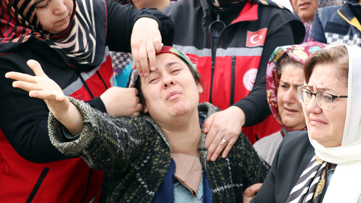 Roket saldırısında şehit olan Hasan Karataş toprağa verildi