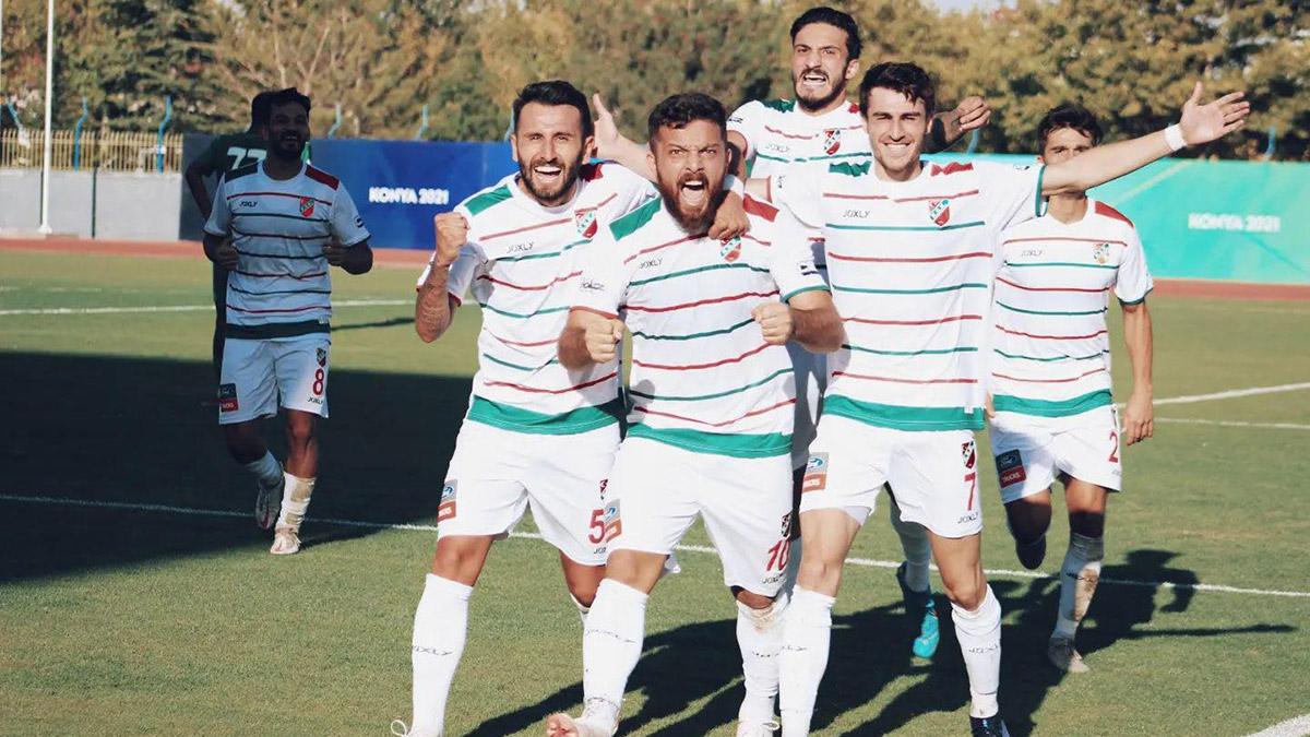 Karşıyaka performansıyla zirveye çıktı