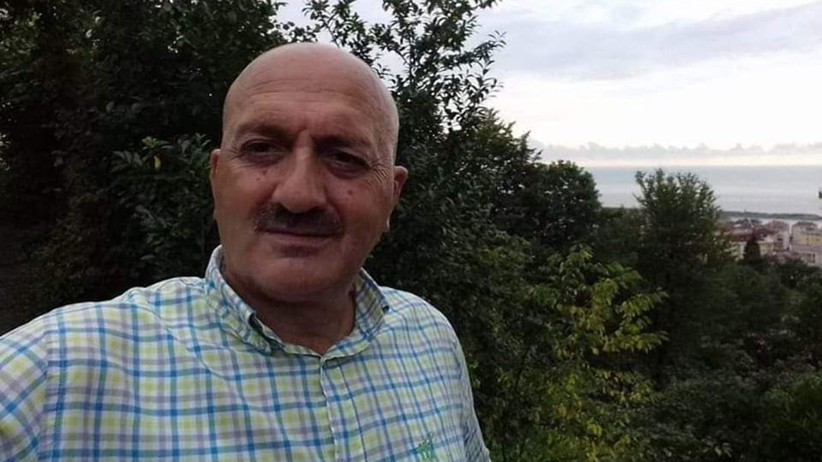 Yamaçtan yuvarlanan tomruğun altında kaldı