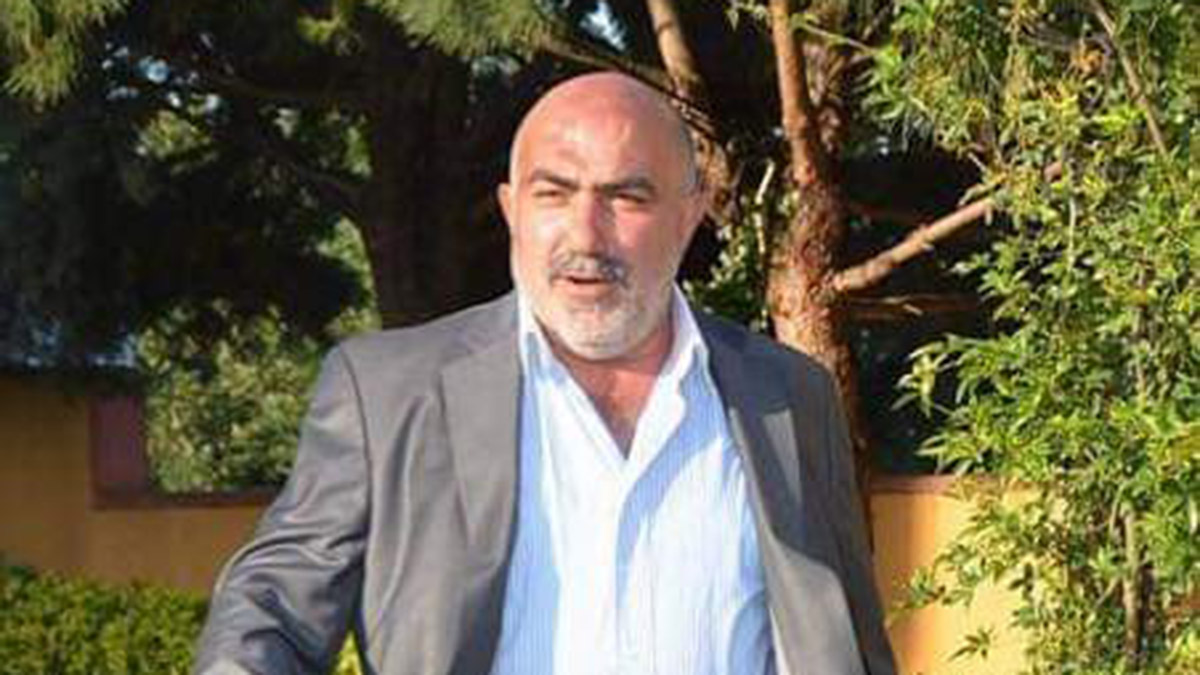 Yamaçtan yuvarlanan tomruğun altında kaldı