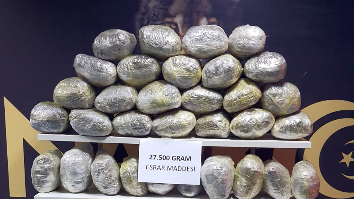Bagajında 27.5 kilo esrar ele geçirildi