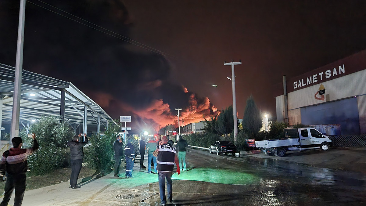 Adana'da kimya fabrikasında yangın