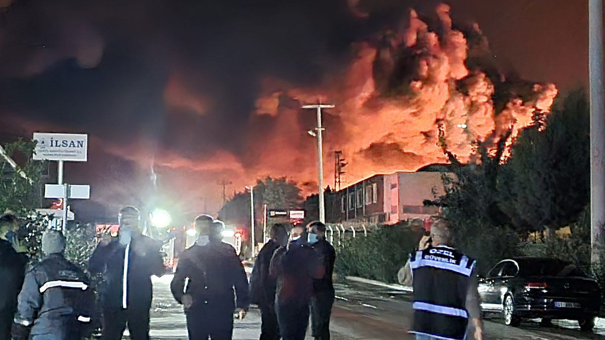 Adana'da kimya fabrikasında yangın