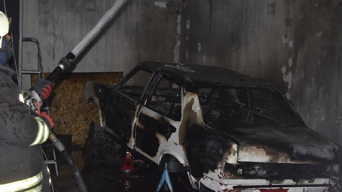 Konya'da oto tamirhanesinde patlama