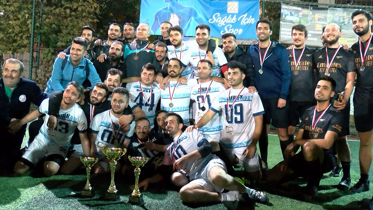 Koşuyolu Ailesi Geleneksel Futbol Turnuvası'nda şampiyon belli oldu