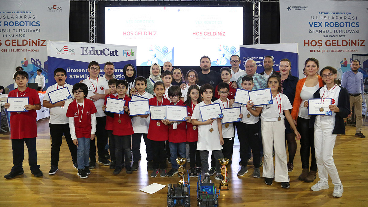 Küçükçekmece Belediyesi Gençlik ve Spor Hizmetleri Müdürlüğü tarafından organize edilen Uluslararası VEX Robotics İstanbul turnuvası Yahya Kemal Beyatlı Gösteri Merkezi’nde gerçekleştirildi.
