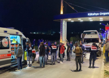 Kütahya'da iki işçi servisi kazaya karıştı; 5 yaralı