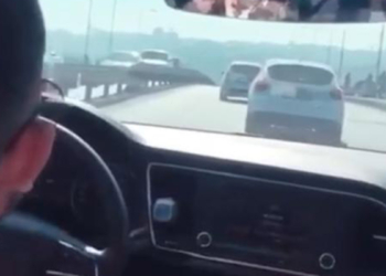 İki trafik magandası makas attı