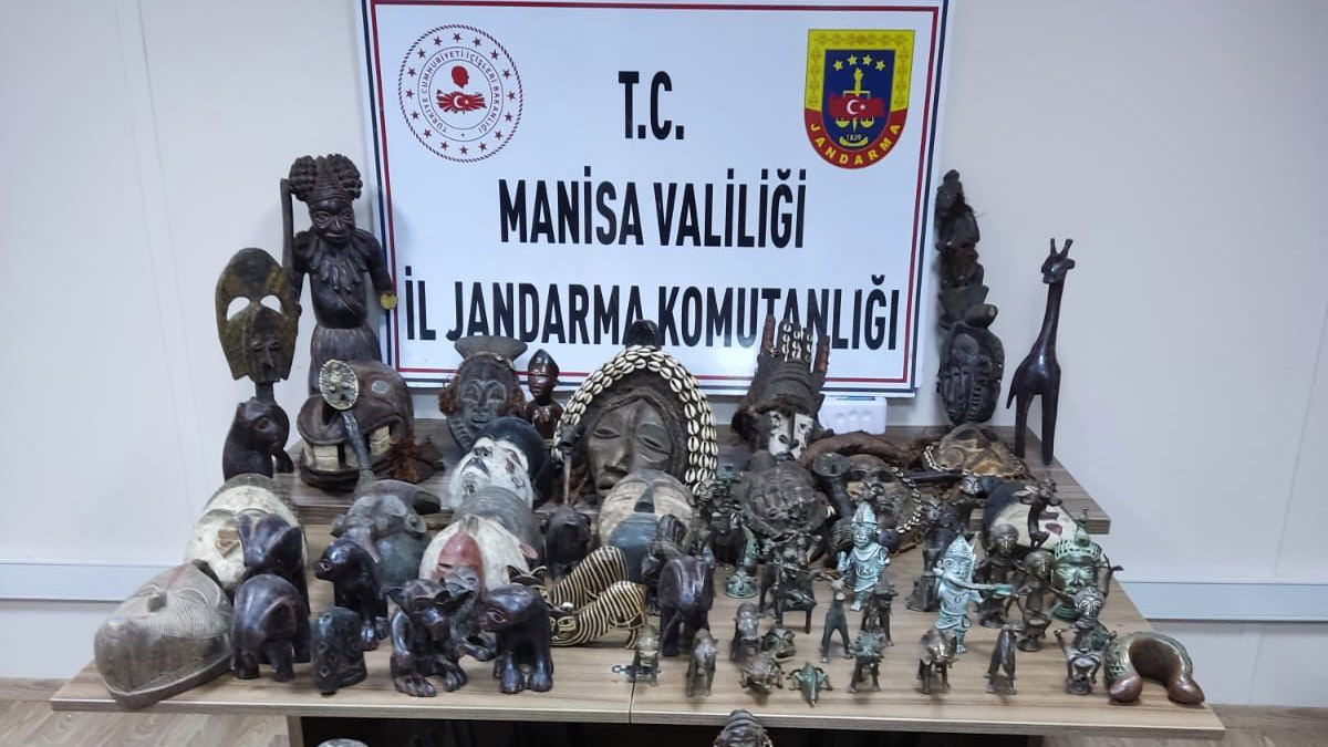 Manisa'da Afrika kültürüne ait tarihi eser ele geçirildi