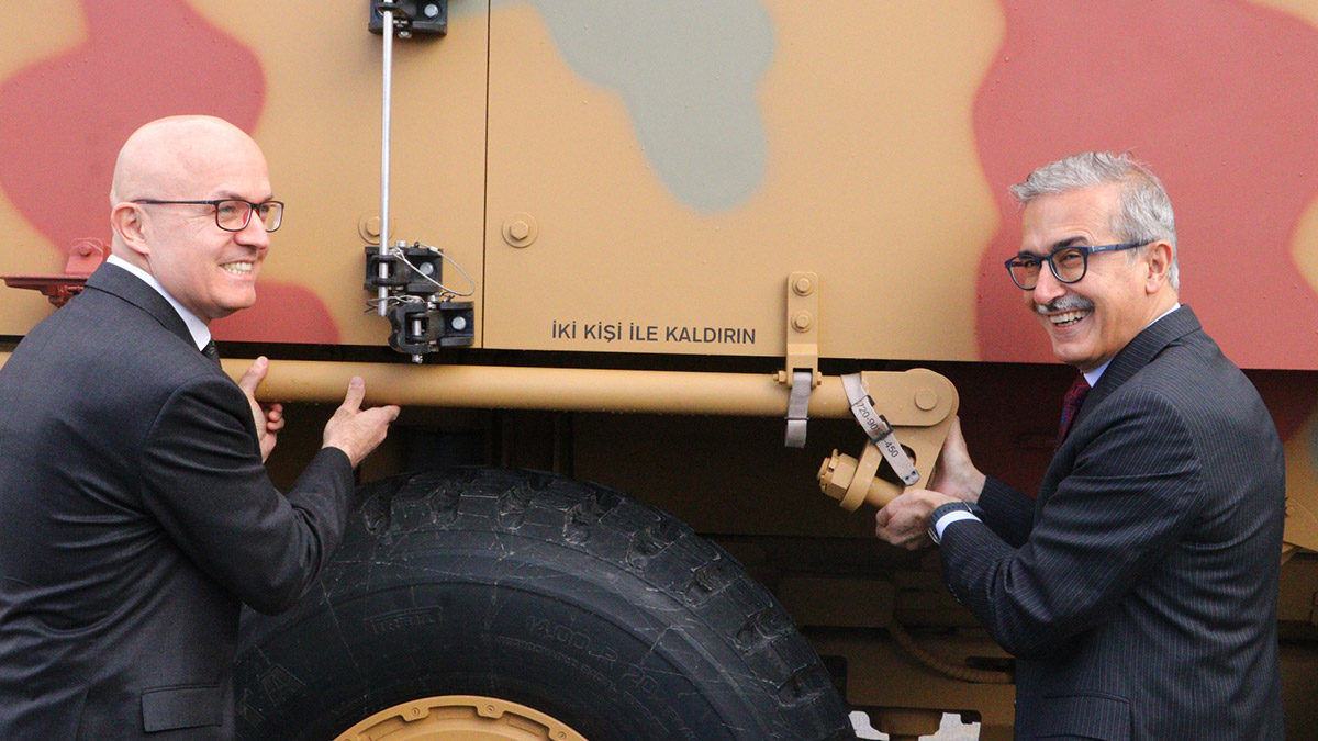 Türk Silahlı Kuvvetleri (TSK) için geliştirilen mayına karşı korumalı araç PARS'ın teslimi, törenle yapıldı.