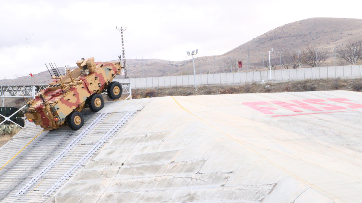 Mayına karşı korumalı araç PARS'ın teslimi yapıldı