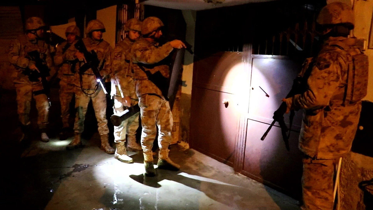 Mersin'de jandarma ekiplerinden terör operasyonu