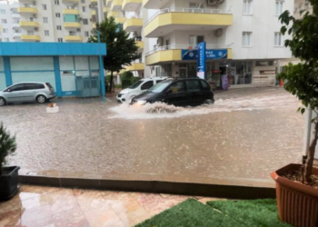 Mersin'de sağanak ve su baskınları