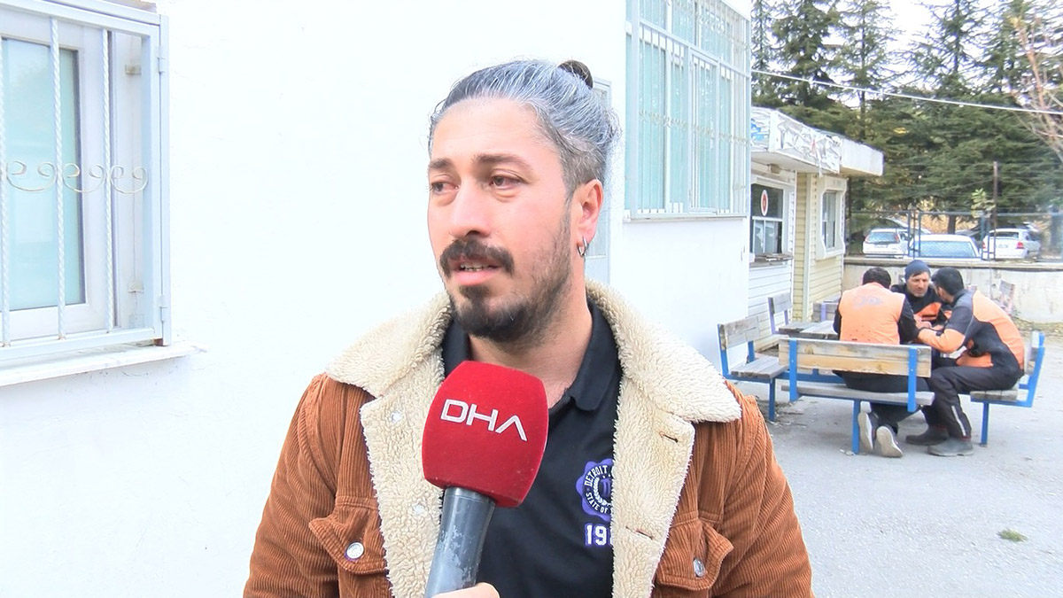 Ankara'nın Yenimahalle ilçesinde motokurye Samet Özel (28), trafikte yol verme meselesinden tartıştığı 3 kişi tarafından bıçaklanarak öldürüldü.