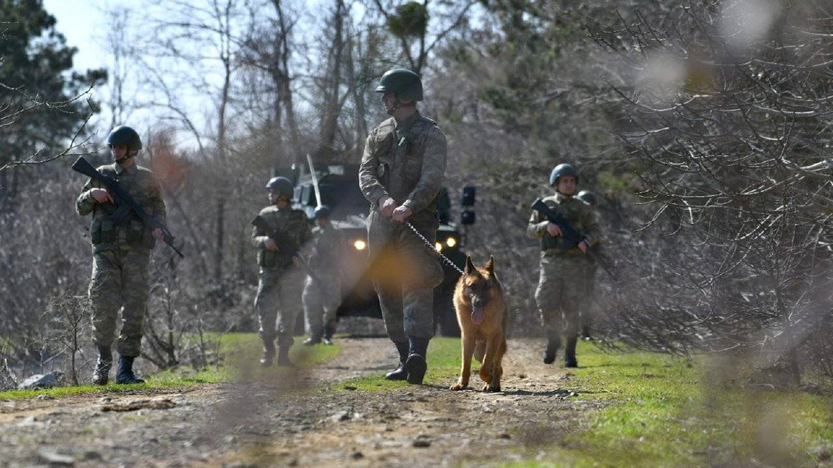 Sınırlarda PKK/YPG-PYD'li 4 kişi yakalandı