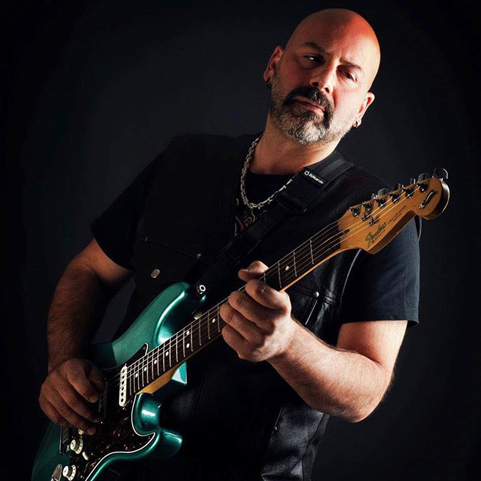 Ankara'da müzisyen Onur Şener cinayetinde bardaklar delil oldu. Olayda kullanılan üçüncü bardağın tuzla buz olduğu için bütün haline getirilemediği öğrenildi.