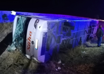 Yeniden Refah Partililerin taşındığı otobüs devrildi; 17 yaralı